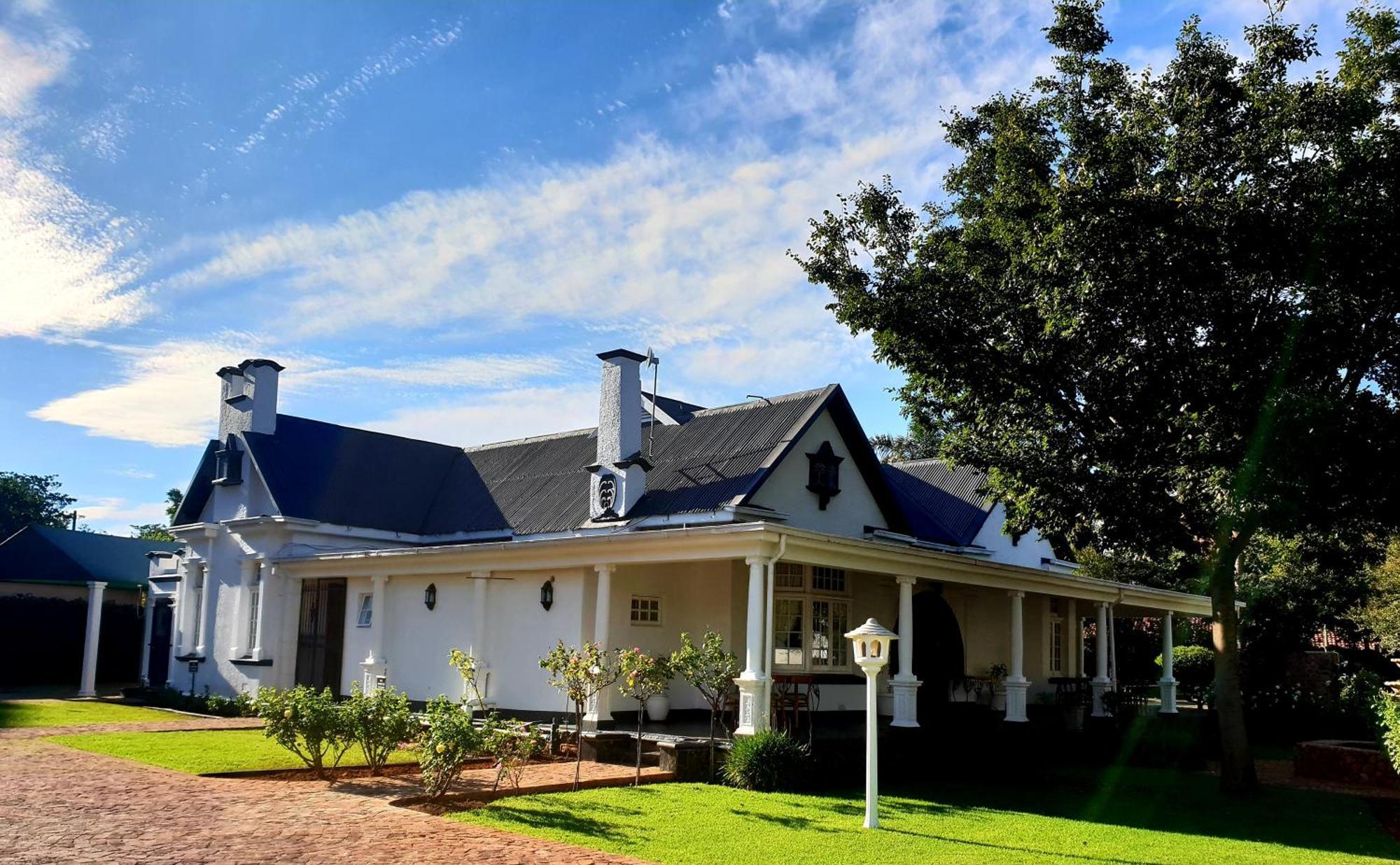 Bauhenia Guesthouse Potchefstroom Esterno foto