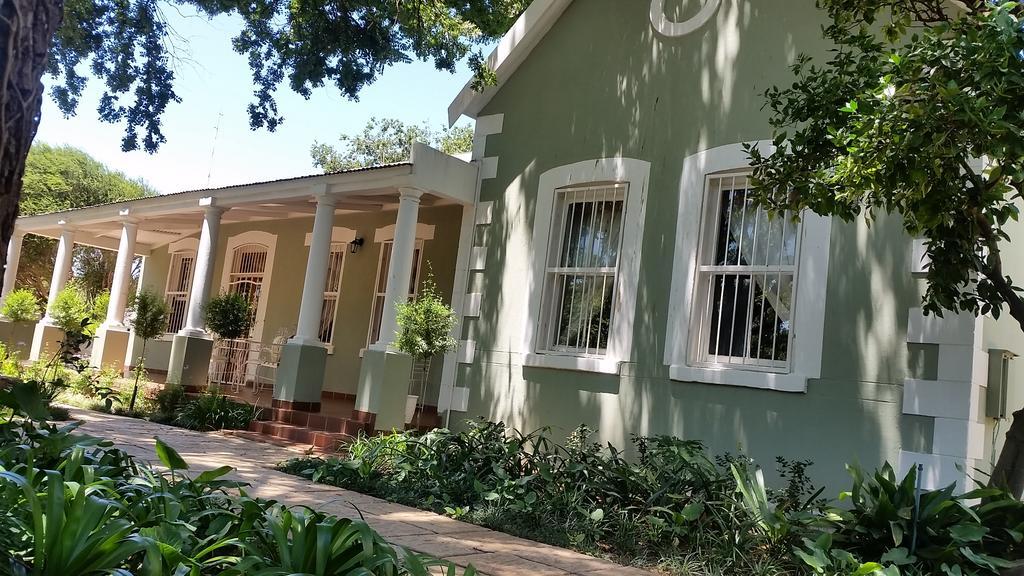 Bauhenia Guesthouse Potchefstroom Esterno foto